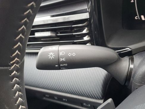 Used 2025 Toyota Camry SE image 17