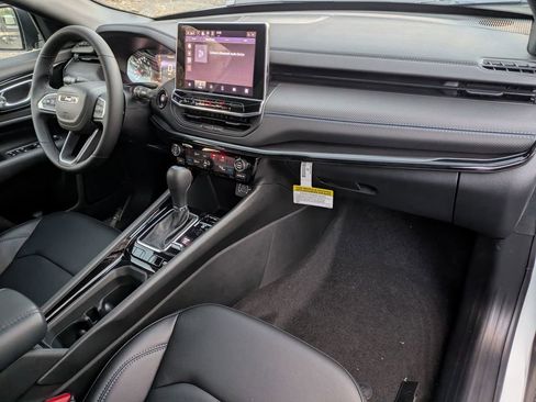 New 2026 Jeep Compass Limited image 30