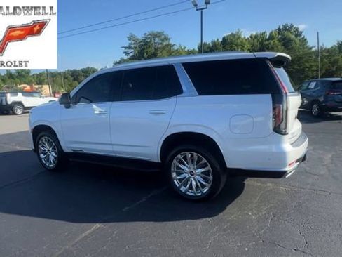 Used 2022 Cadillac Escalade Premium Luxury AWD/4WD image 6