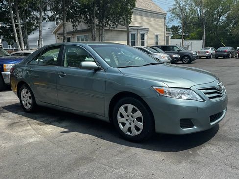 Used 2010 Toyota Camry LE image 11
