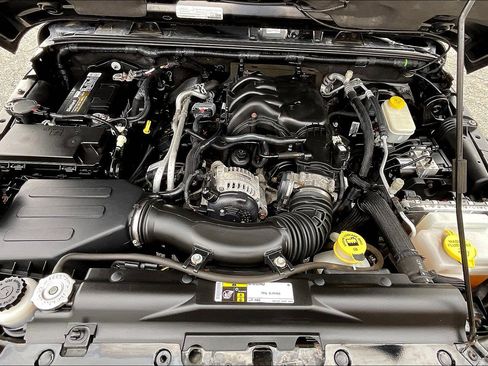 Used 2015 Jeep Wrangler Unlimited Sahara image 9