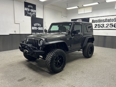Used 2017 Jeep Wrangler Rubicon w/ Power Convenience Group AWD/4WD image 3
