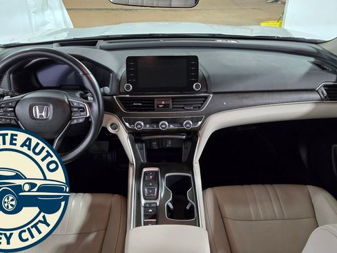 Used 2018 Honda Accord Touring image 35