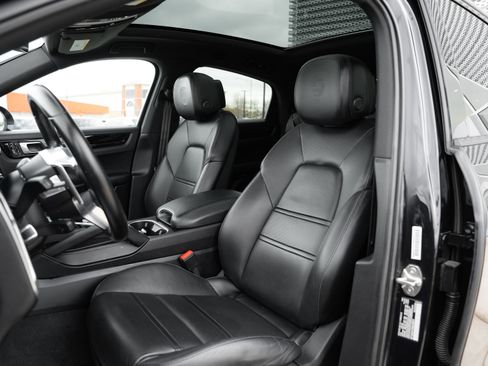 Used 2021 Porsche Cayenne Coupe image 23