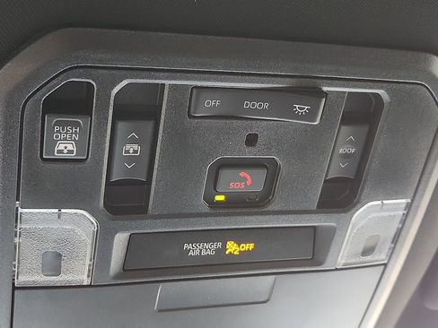 Used 2025 Toyota Tundra Limited AWD/4WD image 20