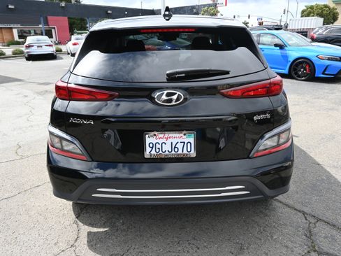 Used 2023 Hyundai Kona SE w/ Cargo Package FWD image 17