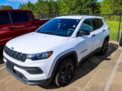 Used 2023 Jeep Compass Sport image 1