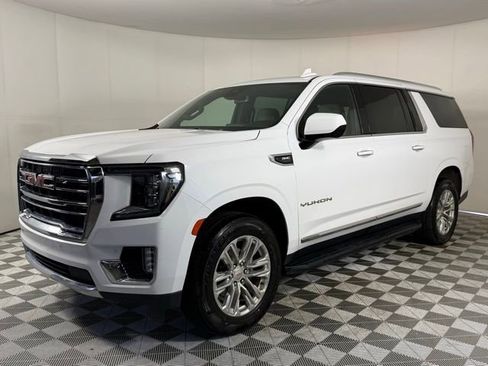 Used 2023 GMC Yukon XL SLT AWD/4WD image 2