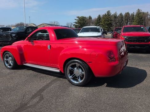 Used 2004 Chevrolet SSR w/ Preferred Equipment Group image 4