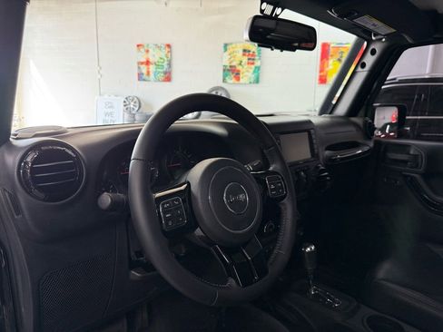 Used 2016 Jeep Wrangler Unlimited Sahara image 10