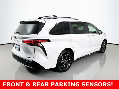 Certified 2025 Toyota Sienna Platinum image 7