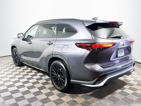 Certified 2024 Toyota Highlander XSE image 6
