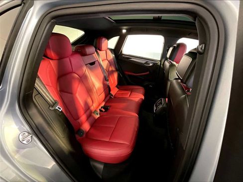 Certified 2023 Porsche Macan AWD/4WD image 23