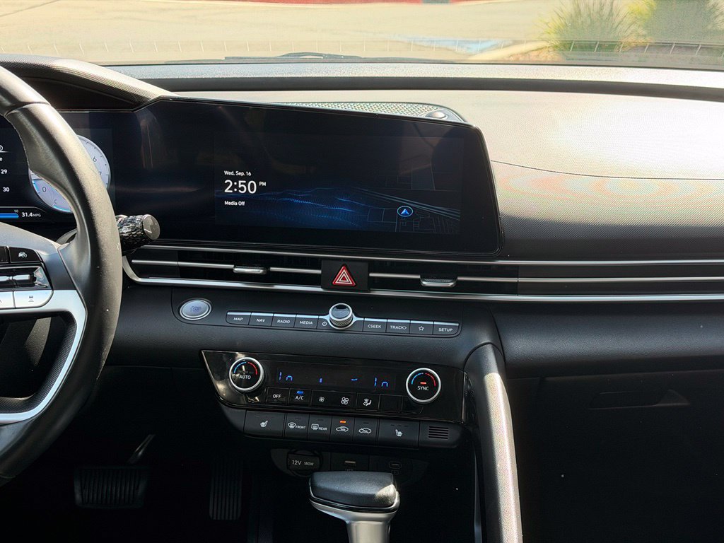 Used 2025 Hyundai Elantra SEL FWD image 15