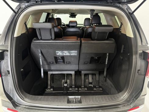 Used 2025 Kia Carnival FWD image 30