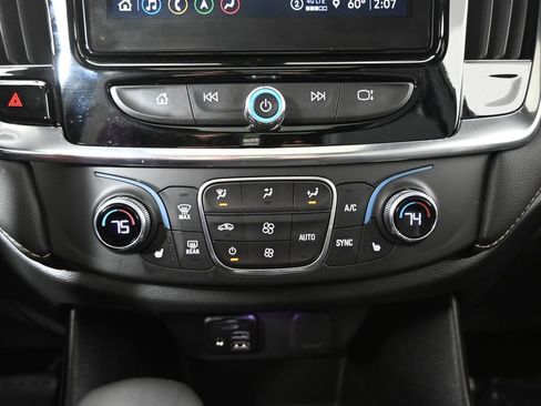 Used 2023 Chevrolet Traverse LT w/ LT Premium Package image 31