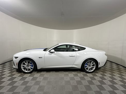 Used 2024 Ford Mustang GT Premium image 4