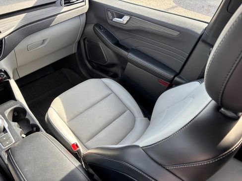 Used 2025 Ford Escape Platinum w/ Class II Trailer Tow Package image 16