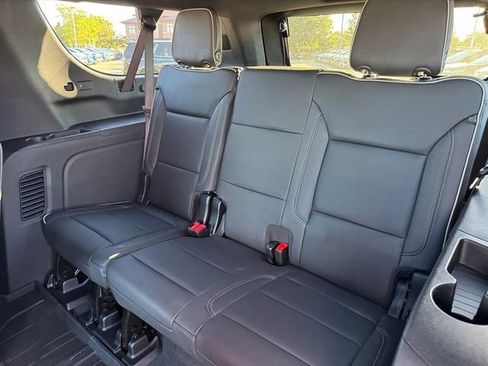 New 2026 Chevrolet Suburban Premier image 9