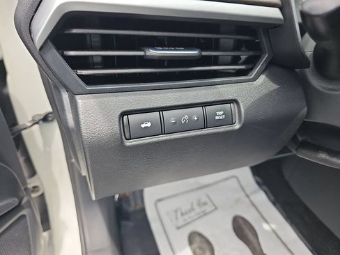 Used 2025 Nissan Altima 2.5 SV FWD image 32