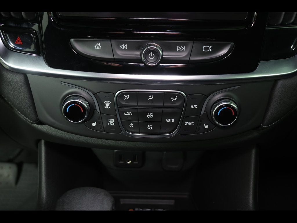 Used 2023 Chevrolet Traverse LT FWD image 15