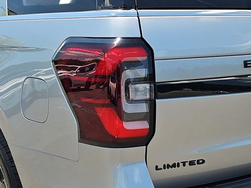 Used 2023 Ford Expedition Limited AWD/4WD image 32