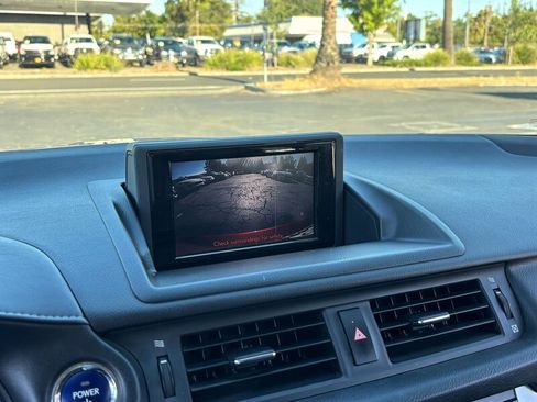 Used 2013 Lexus CT 200h w/ Premium Pkg w/Navigation FWD image 15