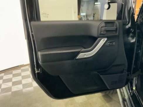 Used 2016 Jeep Wrangler Unlimited Rubicon AWD/4WD image 17