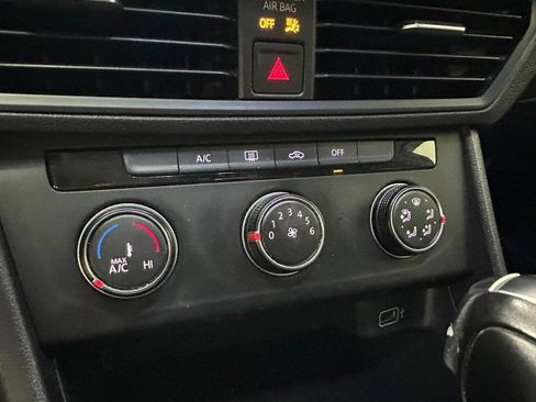 Used 2019 Volkswagen Jetta SE image 22