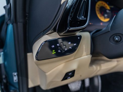 Used 2025 Ferrari Roma Spider image 91