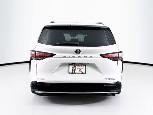 Used 2023 Toyota Sienna Platinum image 8