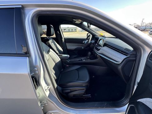 Used 2024 Jeep Compass Latitude image 37