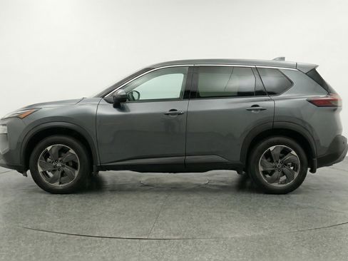 Used 2025 Nissan Rogue SV image 5