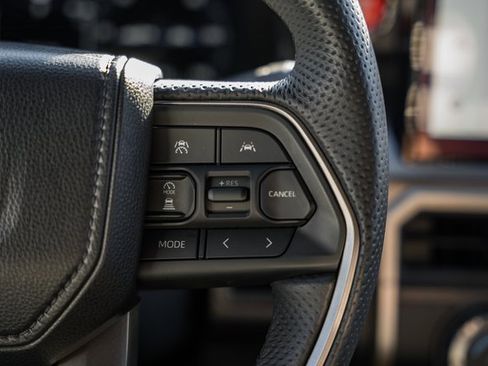 Used 2024 Toyota Tacoma TRD Sport image 32