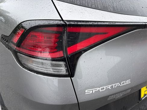 New 2025 Kia Sportage LX image 21