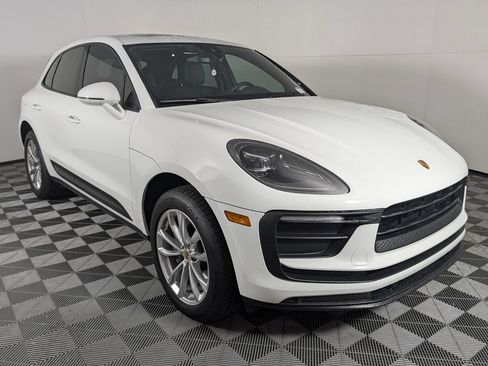 Certified 2022 Porsche Macan AWD/4WD image 9