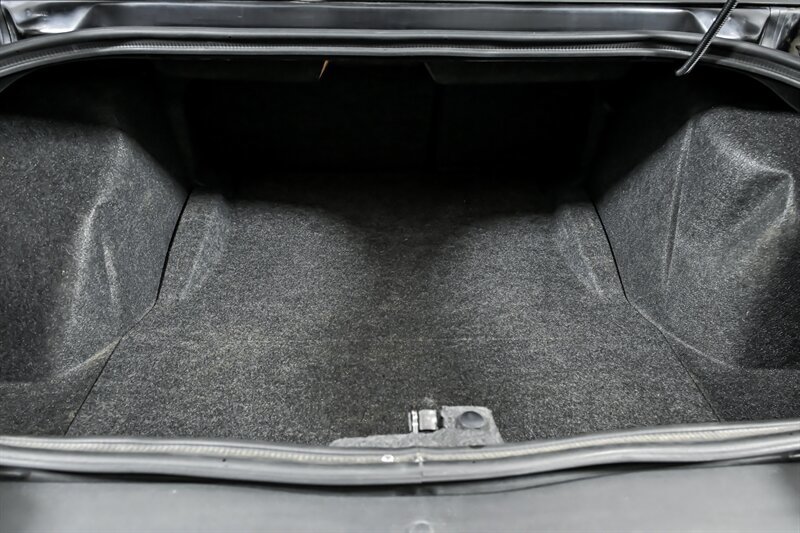 Used 2010 Dodge Challenger SRT8 RWD image 11