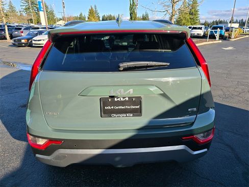 Used 2023 Kia Niro EX image 5