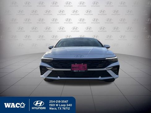 Used 2025 Hyundai Elantra SEL image 2
