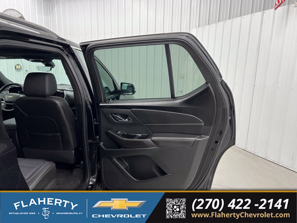 Used 2023 Chevrolet Traverse LT w/ LT Premium Package AWD/4WD image 12