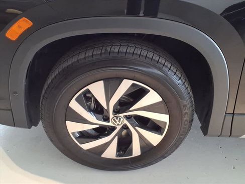 Used 2025 Volkswagen Tiguan S image 8