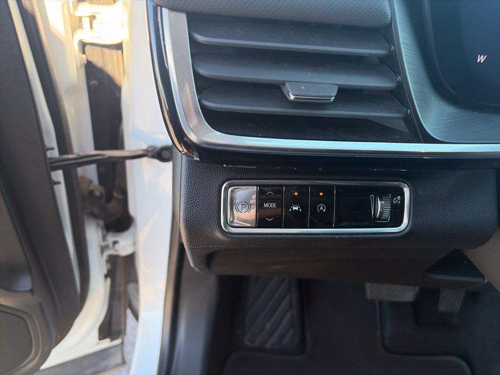 Used 2024 Buick Envision Preferred AWD/4WD image 19