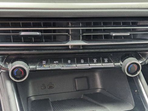 Used 2025 Chevrolet Traverse LT FWD image 20