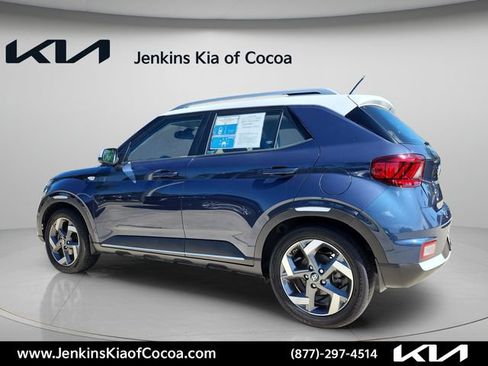 Used 2023 Hyundai Venue Limited FWD image 8