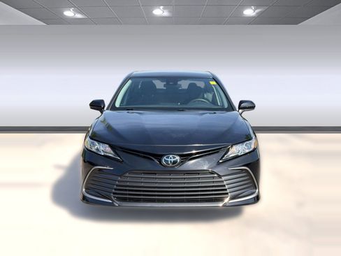 Used 2024 Toyota Camry LE image 6