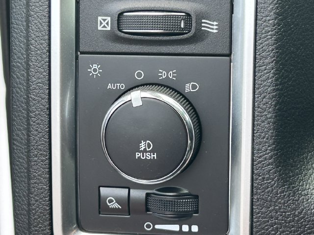 Used 2014 RAM 1500 Classic SLT w/ Luxury Group AWD/4WD image 21