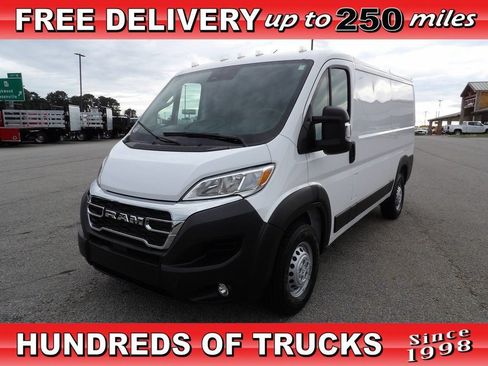 Used 2025 RAM ProMaster 2500 w/ U-Haul Equipment Group FWD image 1