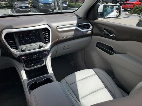 Used 2023 GMC Acadia SLT FWD image 17