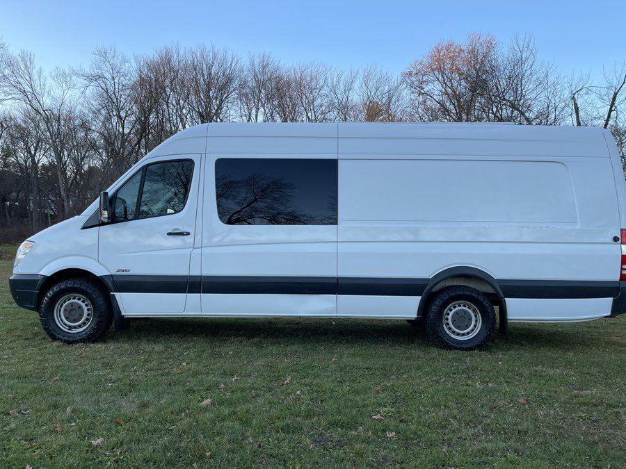 Used 2011 Freightliner Sprinter 2500 RWD image 16