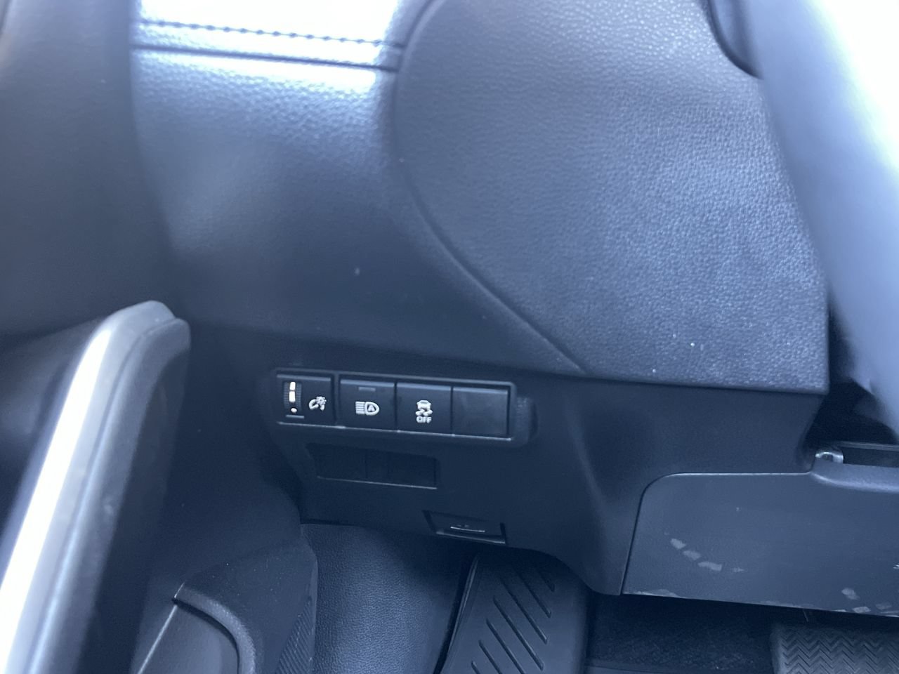 Used 2026 Toyota Corolla Cross XLE AWD/4WD image 18